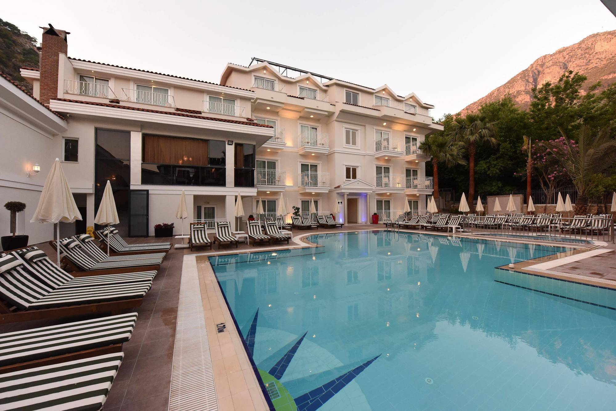 Montebello Deluxe Hotel Олудениз Экстерьер фото